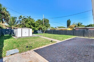913 Avon Rd in West Palm Beach, FL - Building Photo - Building Photo