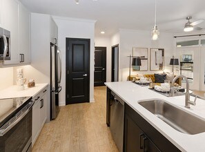 AMLI Quadrangle in Dallas, TX - Building Photo - Building Photo