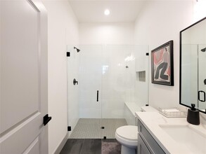 6520 Couch St in Houston, TX - Building Photo - Building Photo