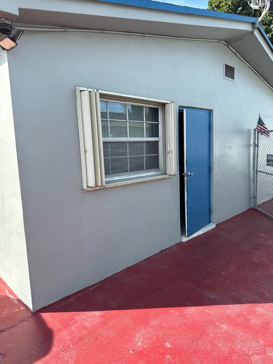 7686 W 18th Ln in Hialeah, FL - Building Photo