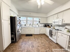 920 E 4th St, Unit 1 in Boston, MA - Building Photo