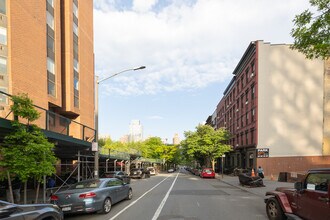 204 E 90th St in New York, NY - Building Photo - Building Photo