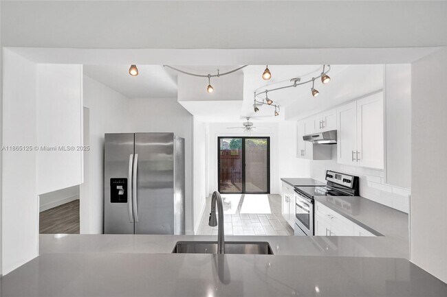 4163 SW 85th Ave