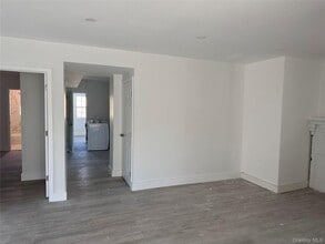 852 Station Pl in Woodmere, NY - Building Photo - Building Photo