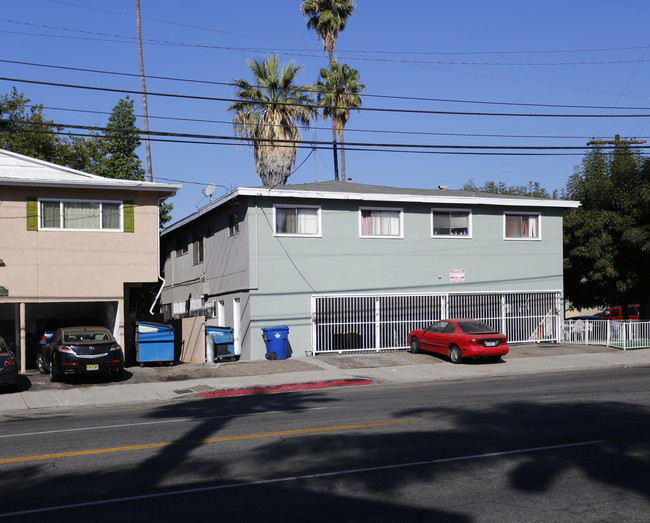 14902 Sylvan St in Van Nuys, CA - Building Photo - Building Photo