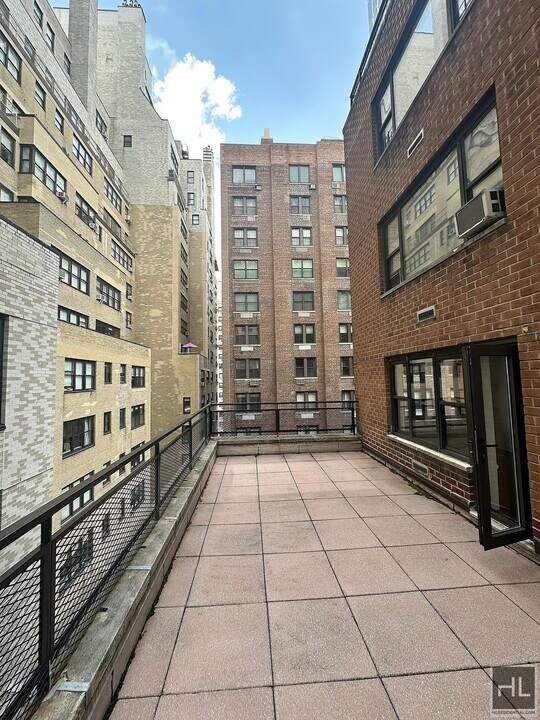 EAST 56 STREET in New York, NY - Building Photo