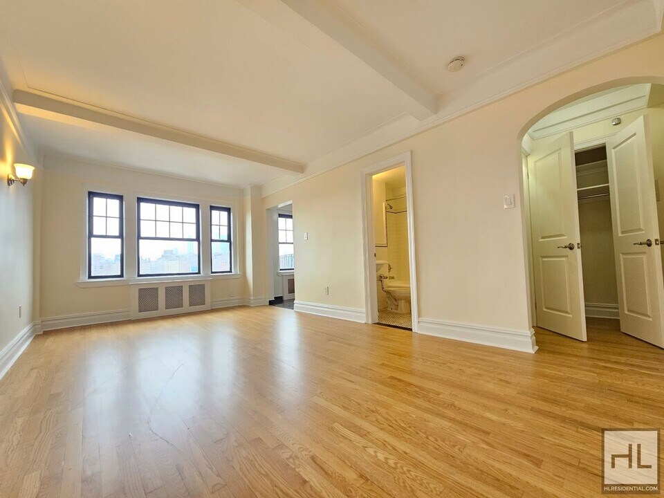 tudio Apartment in West Village | 13th Flo in New York, NY - Building Photo