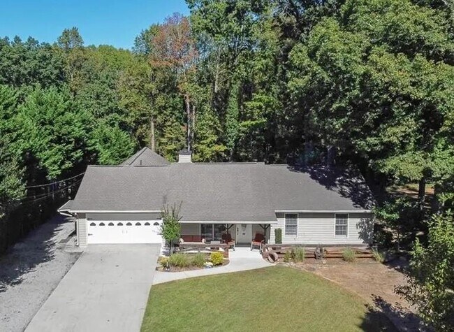 2956 Spring Lake Dr in Buford, GA - Building Photo - Building Photo