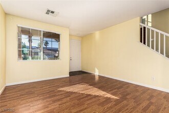 7196 Cressida Ct in Las Vegas, NV - Foto de edificio - Building Photo