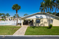 Westwood Condominiums in Melbourne, FL - Foto de edificio - Building Photo