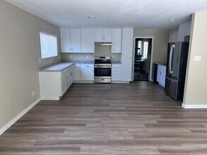 1557 Southwood Dr in San Luis Obispo, CA - Building Photo - Building Photo