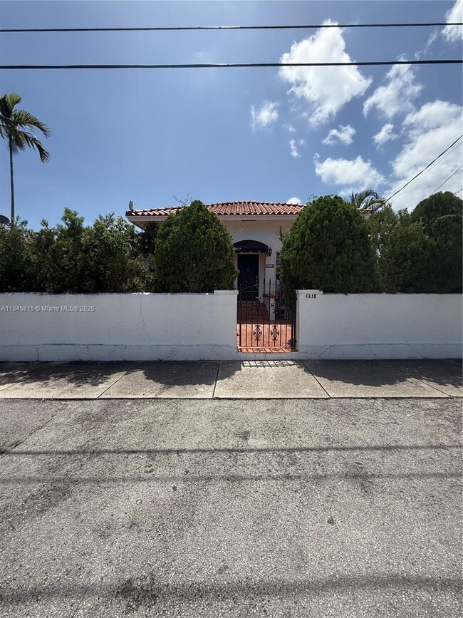 1218 SW 11th Ave in Miami, FL - Foto de edificio - Building Photo