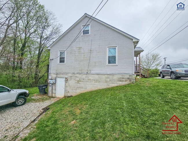 1827 W Broad St in Cookeville, TN - Building Photo - Building Photo