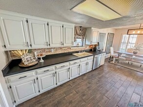 1210 W Pueblo Ave in Hobbs, NM - Building Photo - Building Photo