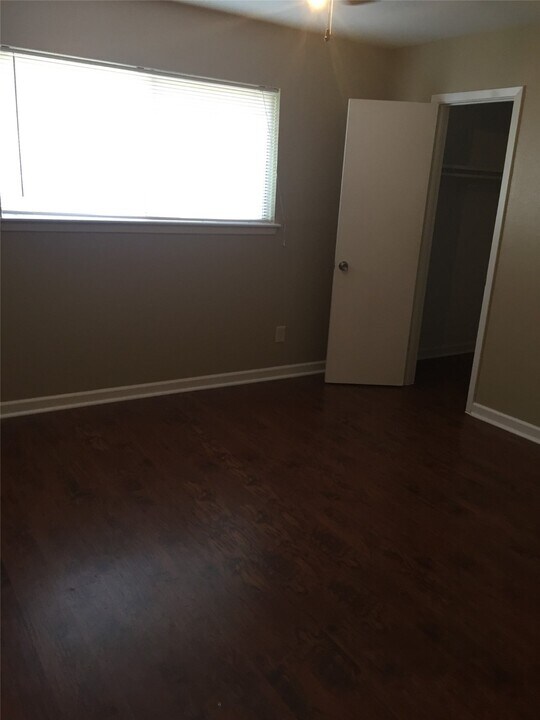 526 Broad Ripple Dr in Huffman, TX - Building Photo