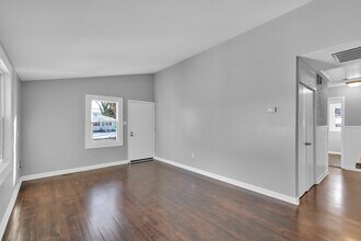 1004 E Russell Ct in Newport News, VA - Building Photo - Building Photo