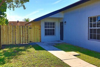 8120 SW 4th Ct in North Lauderdale, FL - Building Photo - Building Photo