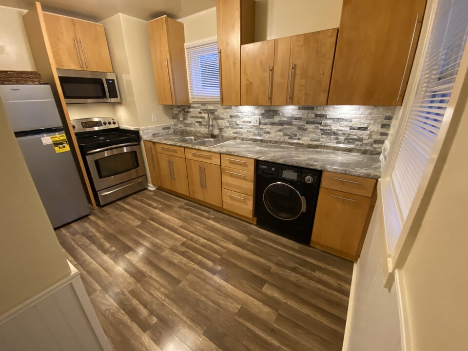 15 W South St in Frederick, MD - Building Photo