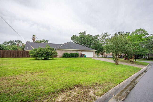 3556 N River Ridge Dr in D'Iberville, MS - Building Photo - Building Photo