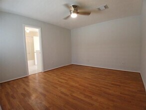 1126 E Brompton Dr in Pearland, TX - Building Photo - Building Photo