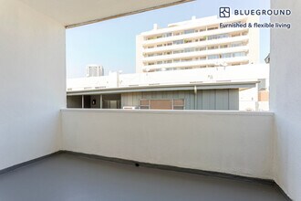 1371 S Beverly Glen Blvd in Los Angeles, CA - Building Photo - Building Photo