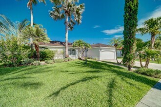 18128 SW 151st Ave in Miami, FL - Building Photo - Building Photo