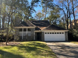 98 N Pathfinders Cir in Spring, TX - Building Photo