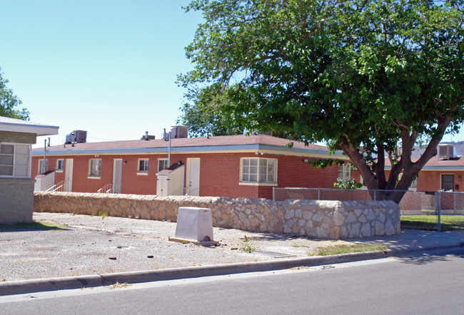 1401 St Johns Dr in El Paso, TX - Building Photo - Building Photo