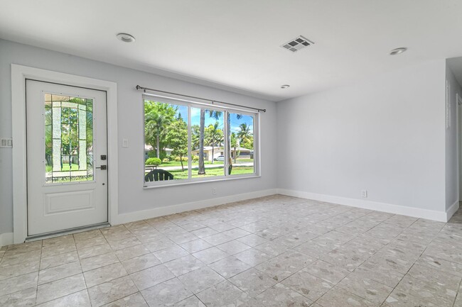 242 SW 9th St in Pompano Beach, FL - Building Photo - Building Photo