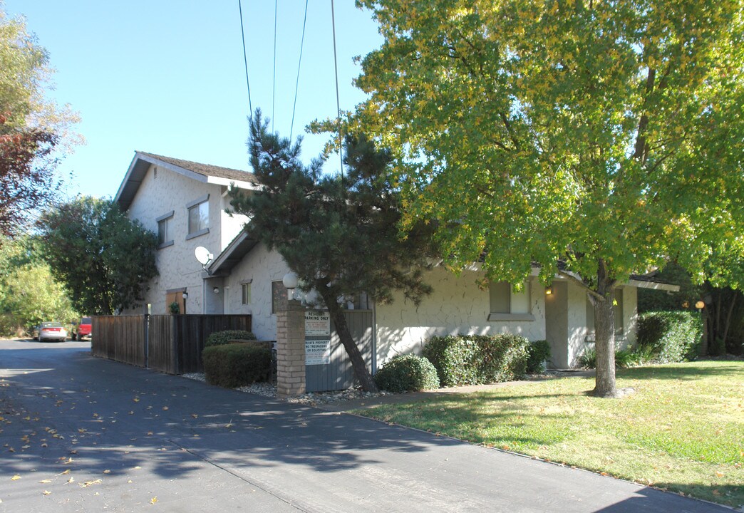 2655 Matheson Way in Sacramento, CA - Foto de edificio