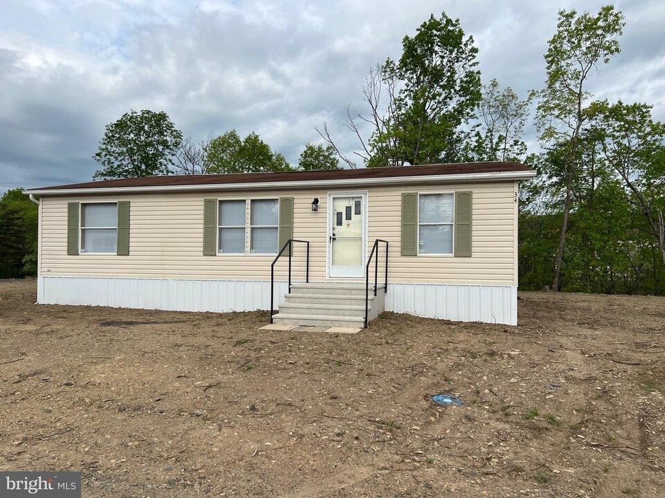 34 Dugan Ct in Hedgesville, WV - Building Photo
