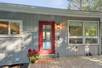 19 Split Level Rd in Ridgefield, CT - Building Photo - Building Photo
