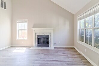 525 Hillcrest Cross Rd in Canton, GA - Building Photo - Building Photo