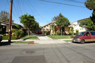 901 E Acacia Ave in Glendale, CA - Building Photo - Building Photo