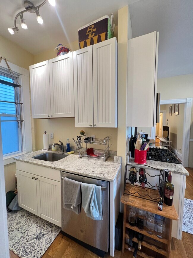 413 Washington St, Unit 1 in Cambridge, MA - Foto de edificio - Building Photo