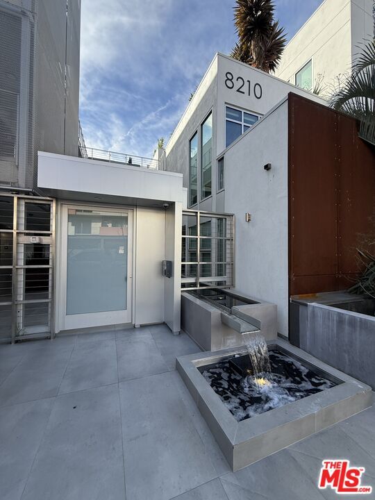 8210 Fountain Ave in West Hollywood, CA - Building Photo - Building Photo
