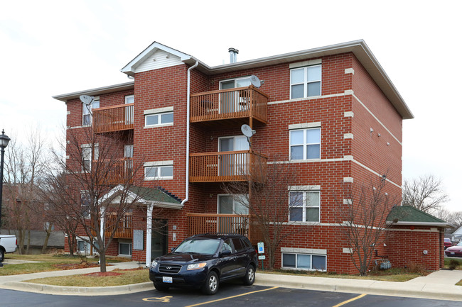 Fox Place Apartments in St. Charles, IL - Building Photo - Building Photo