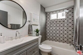 6640 Woodley Ave in Los Angeles, CA - Building Photo - Building Photo
