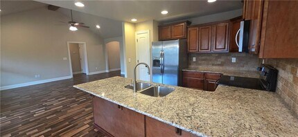 1340 Colonel Hawthorne Dr in Prairie Grove, AR - Building Photo - Building Photo