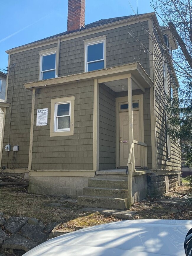 property at 136 E Norwich Ave