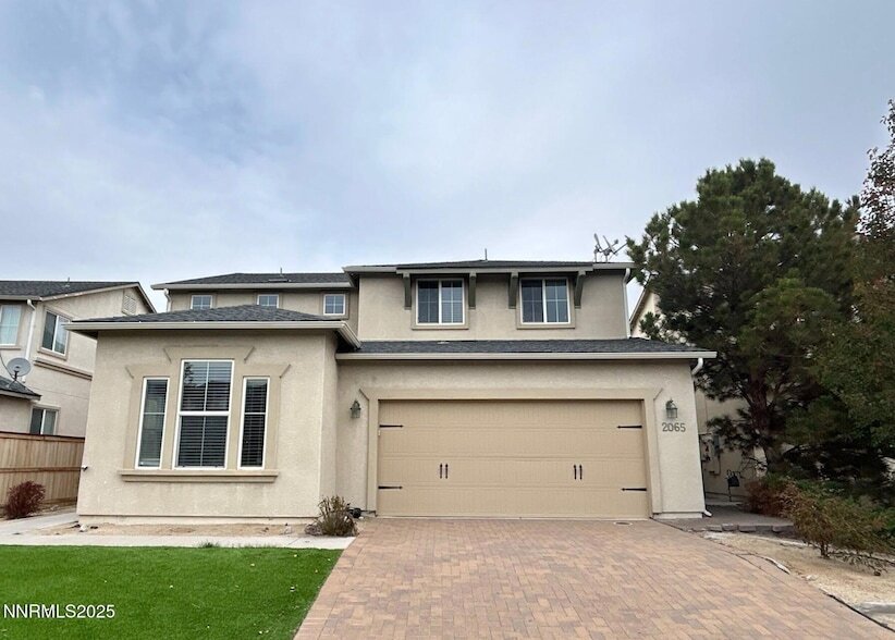 2065 Long Hollow Dr, Unit Upper in Reno, NV - Building Photo