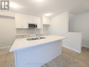 1124 Creekway Private in Ottawa, ON - Building Photo - Building Photo