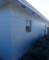 503 Mayflower Ln, Unit B in Fort Pierce, FL - Building Photo