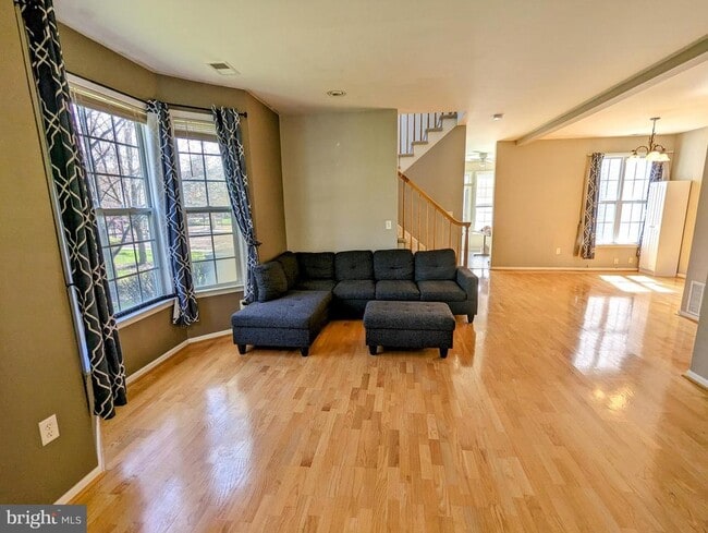 property at 62 Shelley Cir