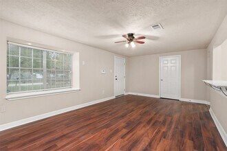 4118 Scenic Dr in Dickinson, TX - Building Photo - Building Photo