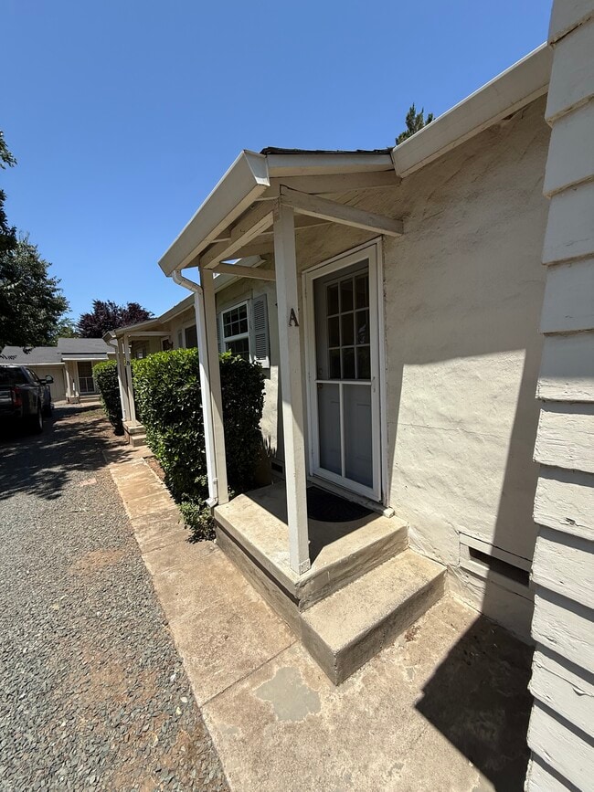 1372 Vallombrosa Ave in Chico, CA - Building Photo - Building Photo