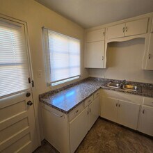 5007 Marquette Ave. NE in Albuquerque, NM - Building Photo - Building Photo