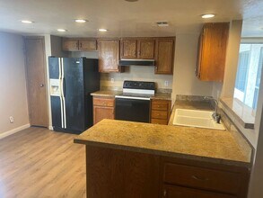 1604 Justin Pl in Henderson, NV - Foto de edificio - Building Photo