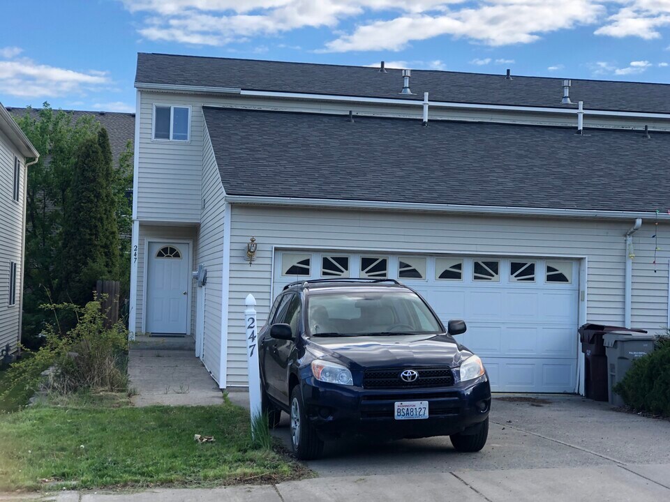 247 NW Clay Ct in Pullman, WA - Building Photo