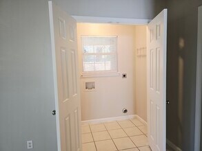 200 E Mell St in Pooler, GA - Foto de edificio - Building Photo